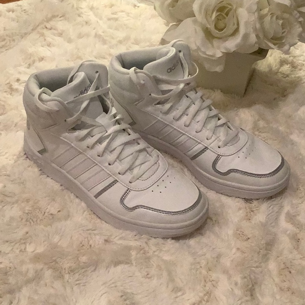 Preloved Adidas’s high tops size 7